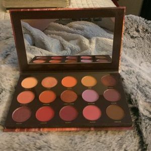 HIPDOT - 15 pan palette in a variety of colors.